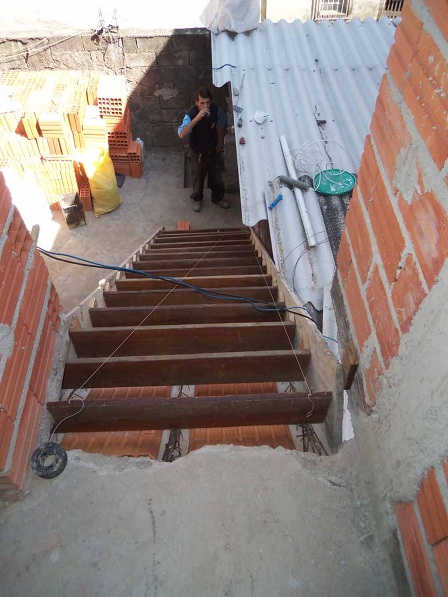 MCRE Engenharia | Serviços de Construções e Reformas de Escadas | Serviços de Pedreiro | Construções | Reformas