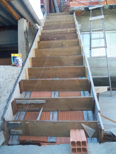 MCRE Engenharia | Serviços de Construções e Reformas de Escadas | Serviços de Pedreiro | Construções | Reformas
